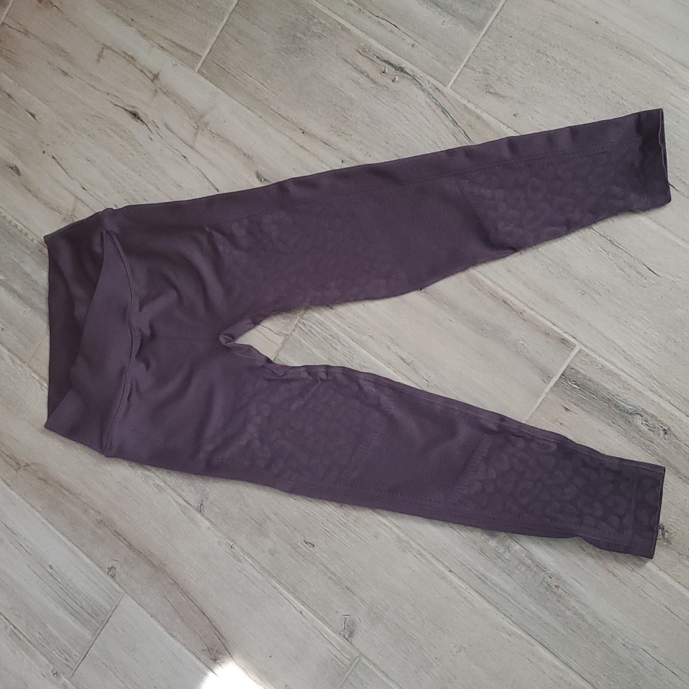 Victorias Secret Med Compression Leggings Tone on Tone Gray Purple Leopard Print